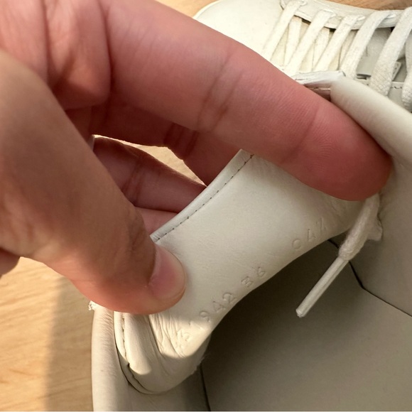 Gucci White Sneakers with Green and Red Stripe - Picture 6 of 14